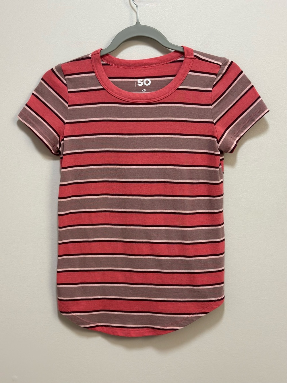 SO Retro Multi Striped Curved Hem Crew Neck Tee in Pink & Purple